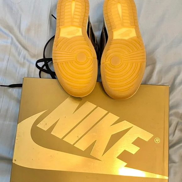 Nike Black and Gold Sneakers High-Top Design - Picture 5 of 10